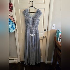 Elegant Lace Evening Gown in Gray